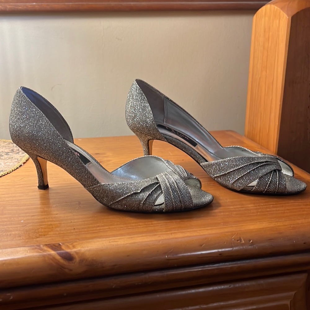 Sparkly silver heels!